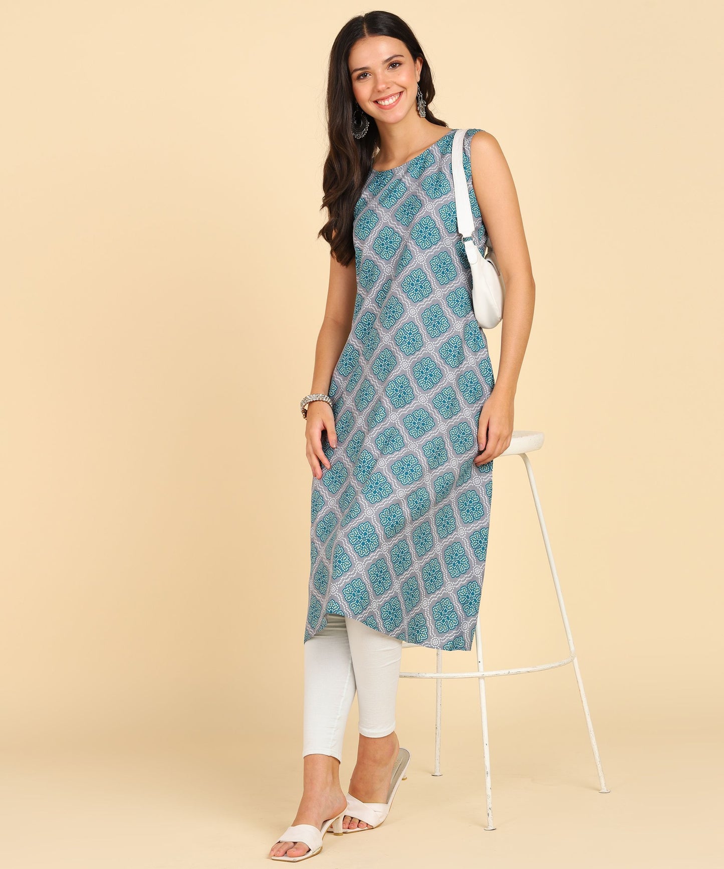 Women's Casual Wear Sleeveless Round Long Kurtis
